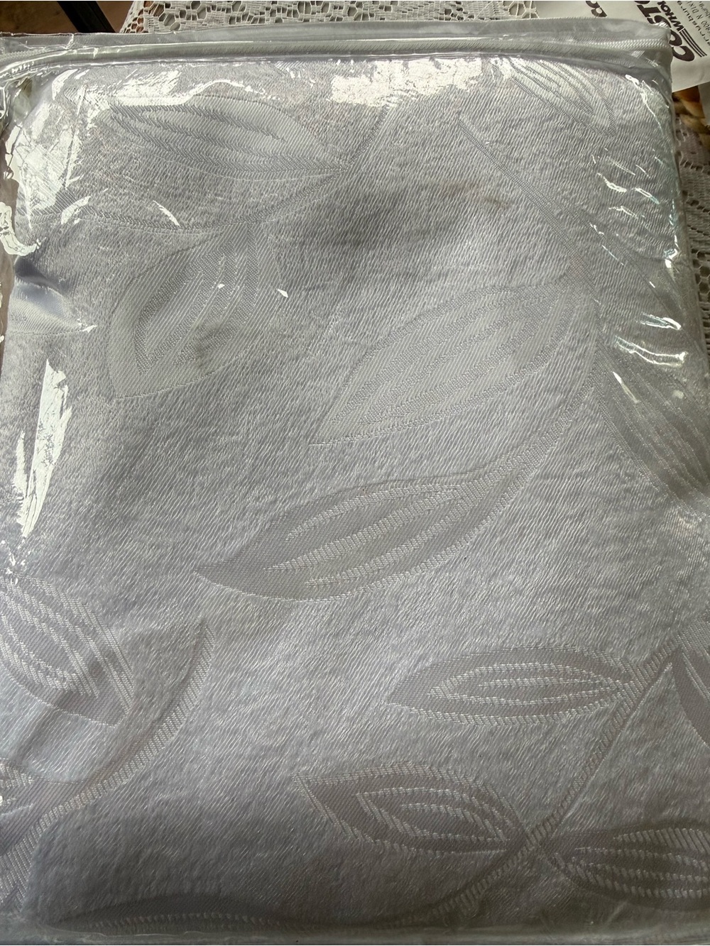 Superior Leaves Blackout Curtain Panels Set of 2 White 42x96 NWT